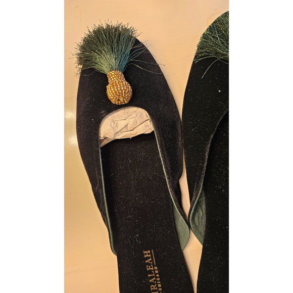 NWOB Dark Green Velvet Shiraleah Chicago Sz Large/X-Large Slippers with tassle - Picture 2 of 4